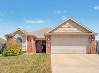 940 Silverthorn Dr, Centerton, AR 72719