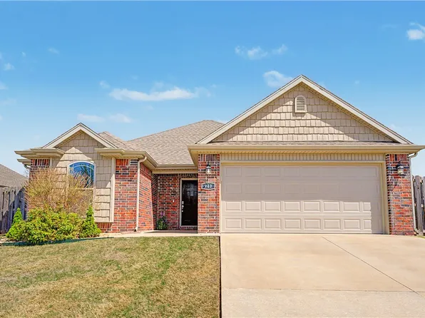 940 Silverthorn Dr, Centerton, AR 72719