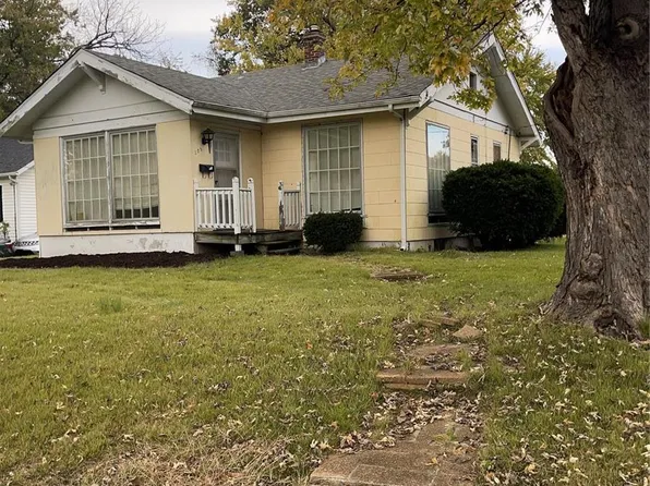 205 Crown Dr, Saint Louis, MO 63137