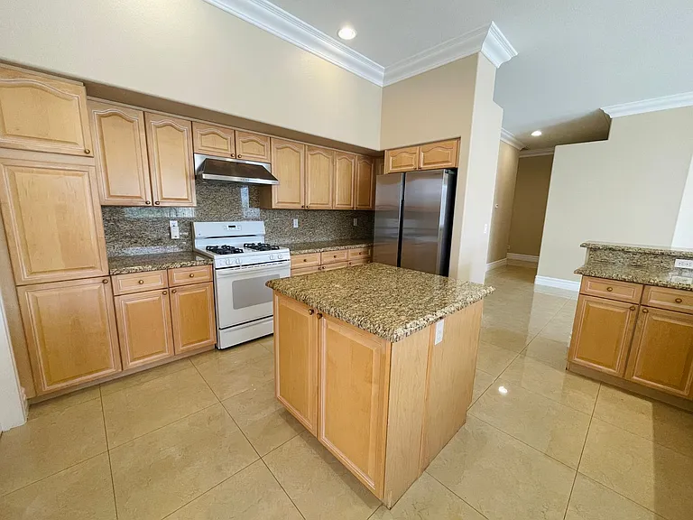 231 Cliff Valley Dr — Photo 16