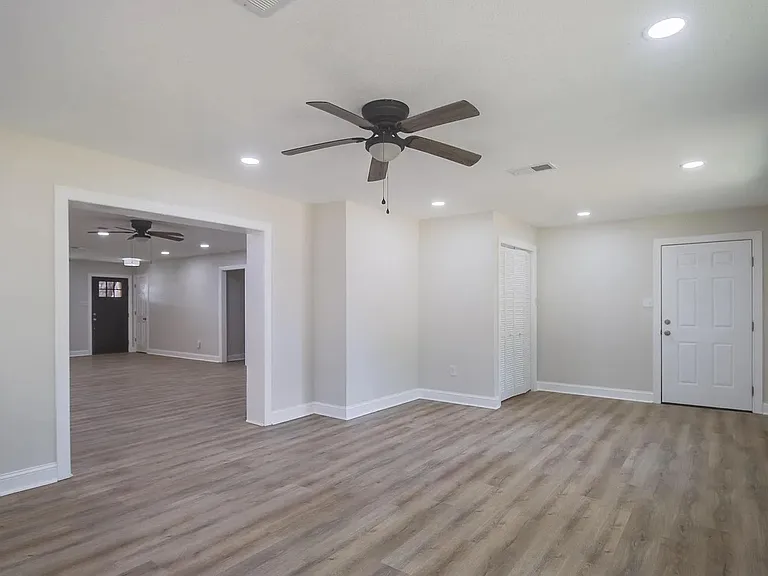 306 Westview Dr — Photo 8