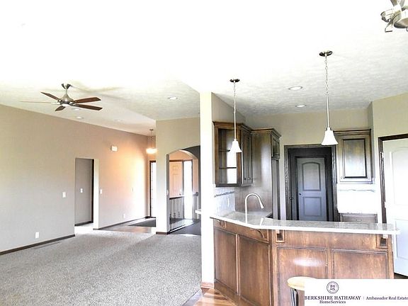 5th image of 18244 Farnam St