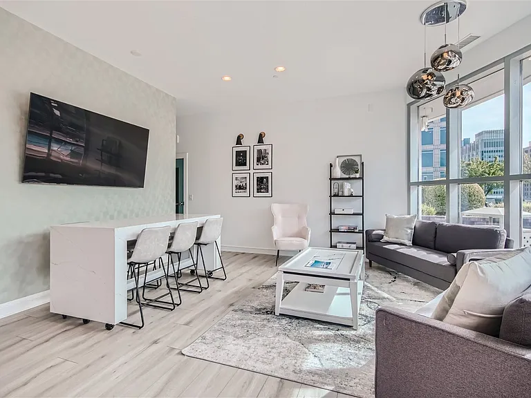 333 W Trade St #708 — Photo 26