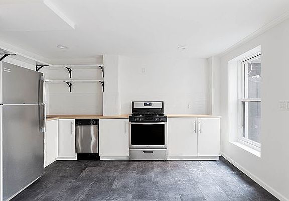 4th image of 314 Clermont Ave APT 1