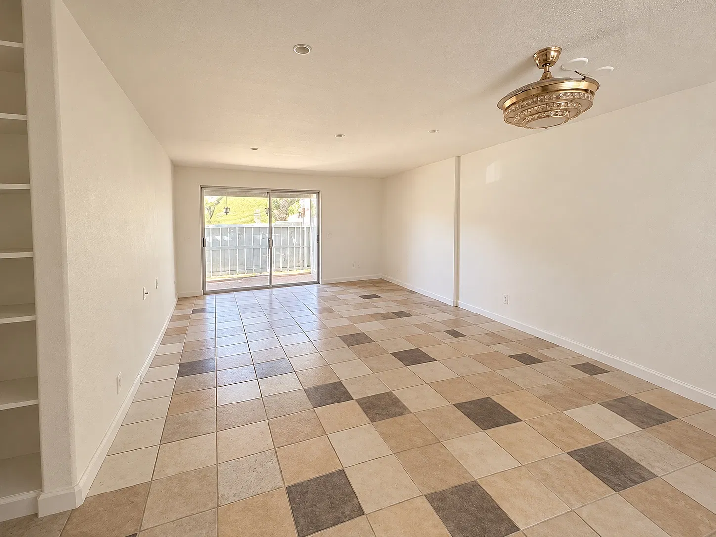 3 bed, 1.5 bath, 1226 sqft, $3,000 — Photo 3