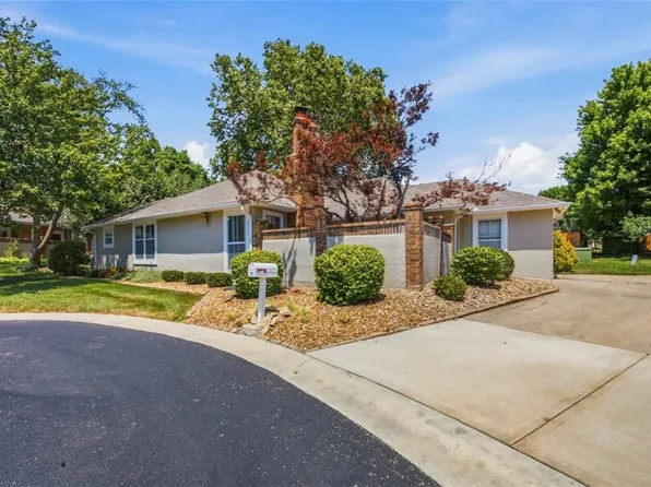 9726 Reeder St, Overland Park, KS 66214