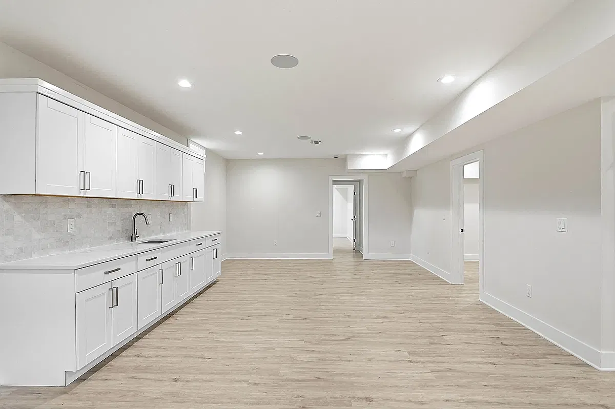 6 bed, 5.5 bath, $14,500 — Photo 3