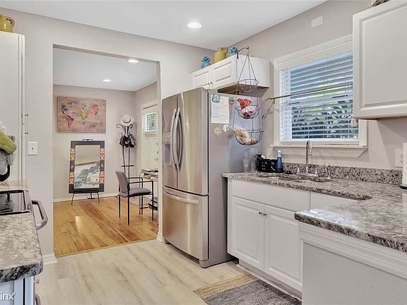2nd image of 550R Plumosa Dr