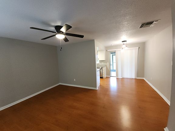 3rd image of 5132 Oak Hill Dr