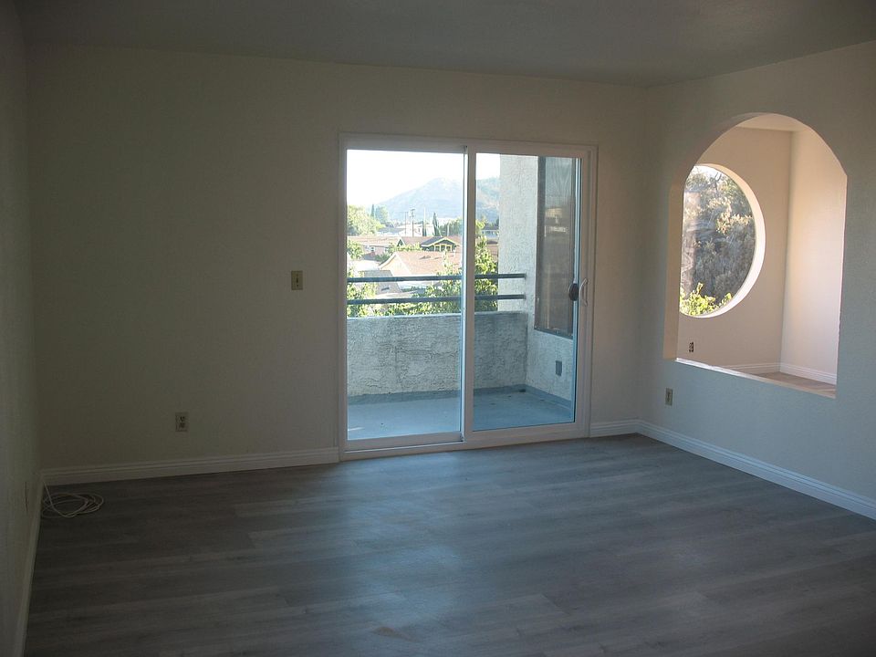 Spacious living room with a peek a boo view of the dining room