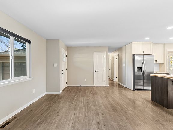 5th image of 3119 Greenwood Cir