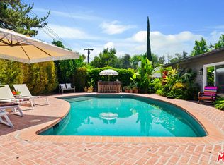 22429 Bessemer St, Woodland Hills, CA 91367