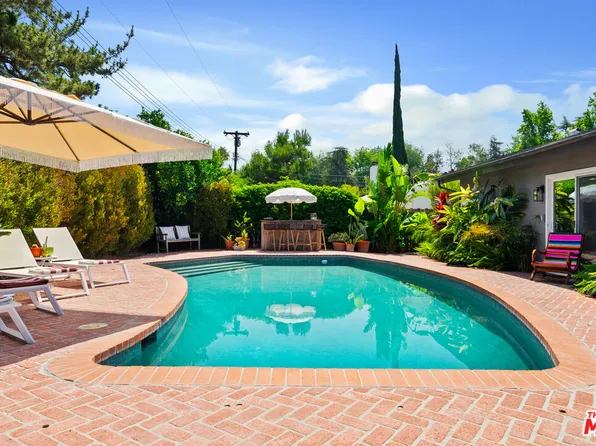 22429 Bessemer St, Woodland Hills, CA 91367