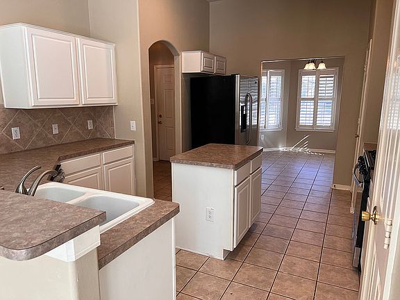 3rd image of 3719 Katy Hollow Dr
