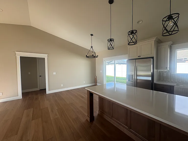 1362 Haizlee Way — Photo 3