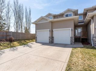 8 N Ross Close, Sylvan Lake, AB T4S0K4