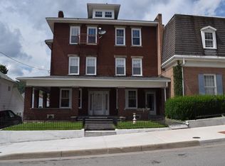 121 Temple St, Hinton, WV 25951