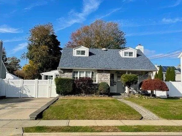22 Herman Avenue, North Babylon, NY 11703