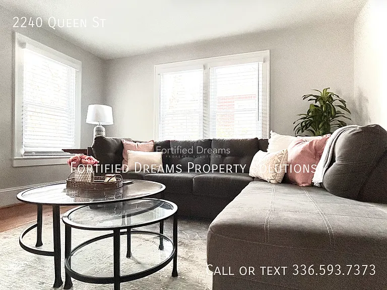 2240 Queen St — Photo 5