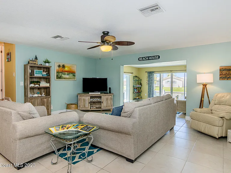 187 Jamaica Dr — Photo 5