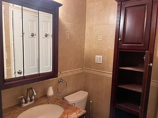 Sold by HomeLister Inc | media 5