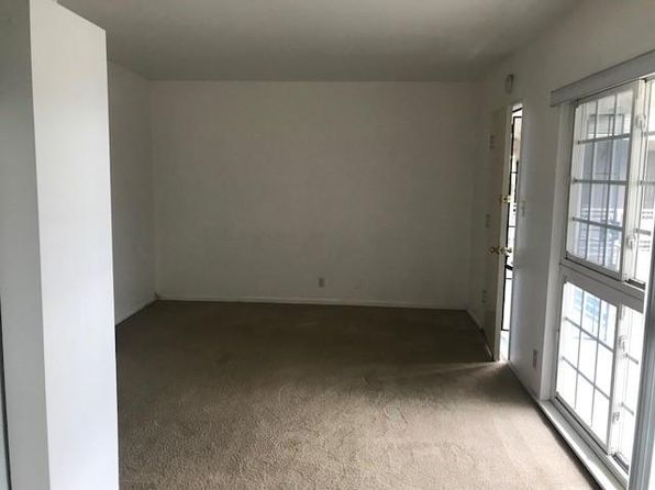 405 Corona Del Mar Dr #8