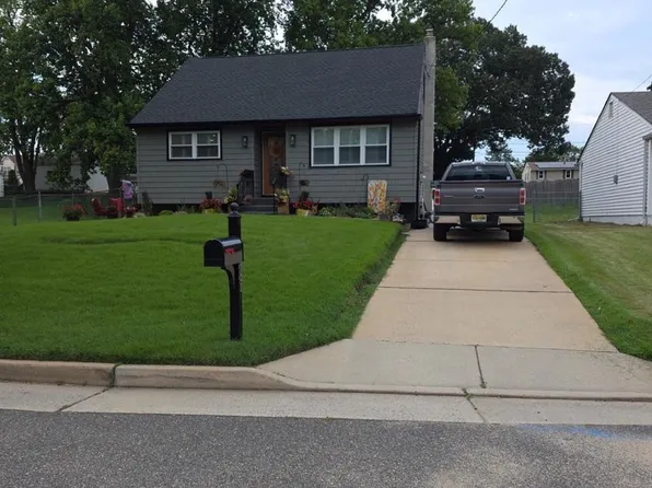 221 Richmond Ave, Blackwood, NJ 08012