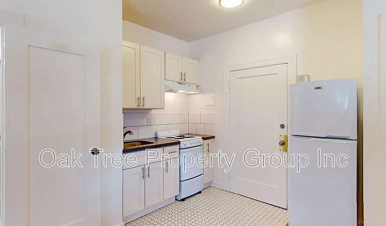 535 41st St #15 — Photo 7