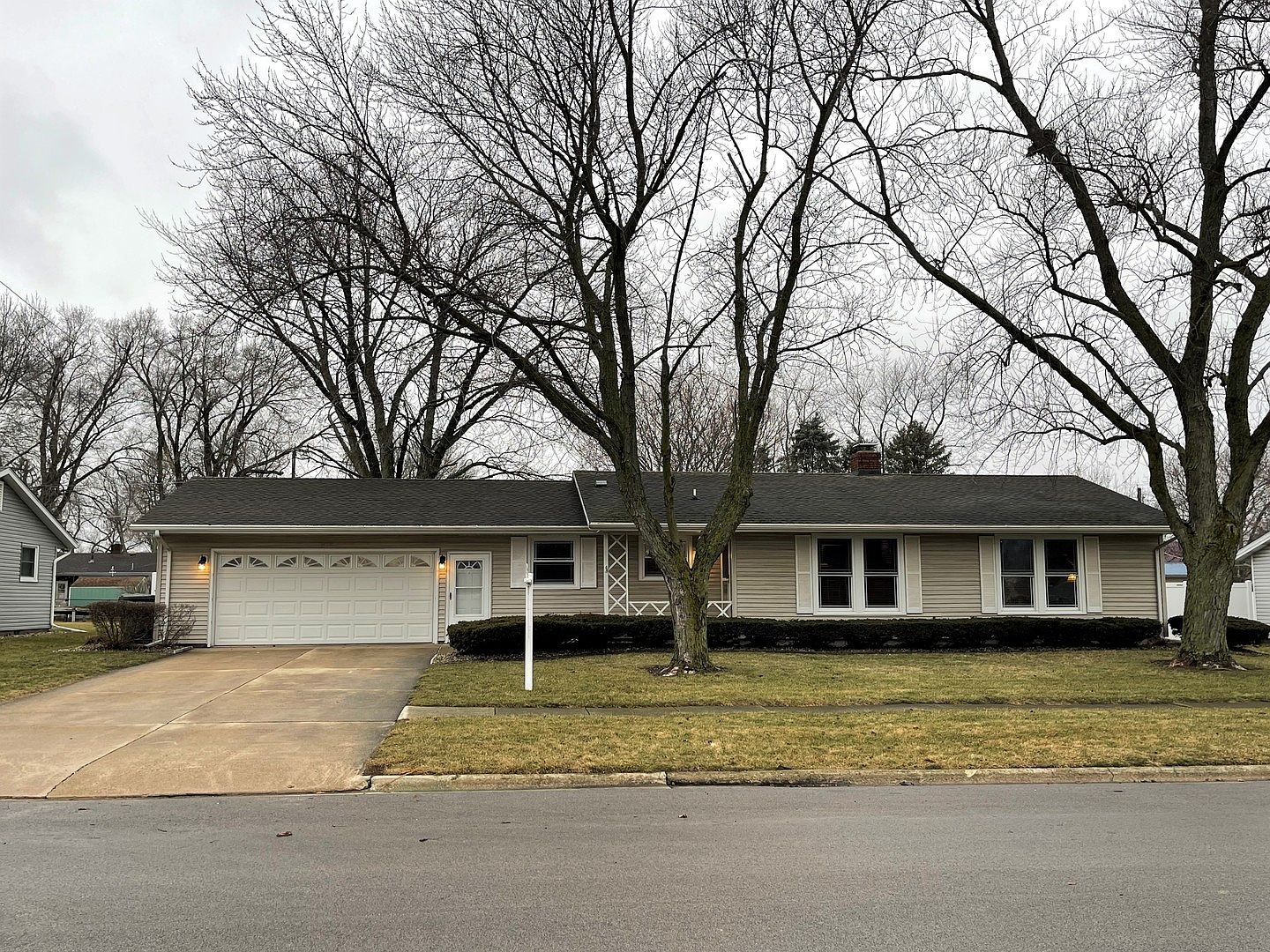 275 N Vernon St, Herscher, IL 60941 Zillow
