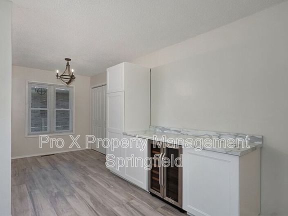 5th image of 1022 W McGee St