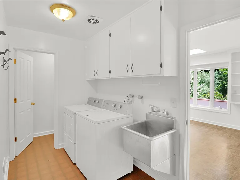 1064 Westridge Ave — Photo 18