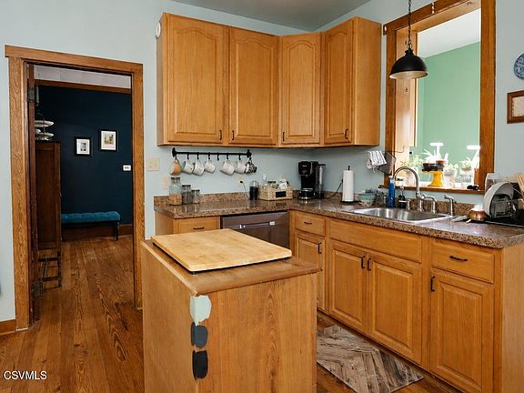 3rd image of 338 Hepburn St