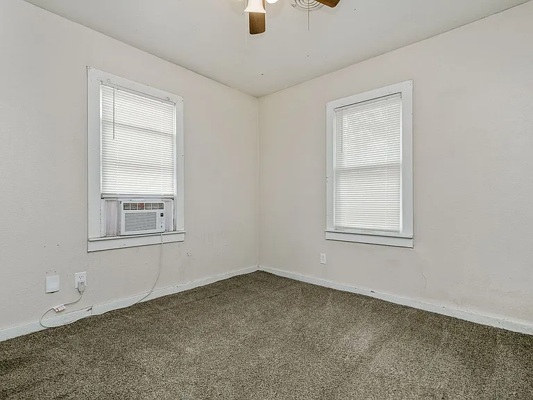 819 N Apache St — Photo 13