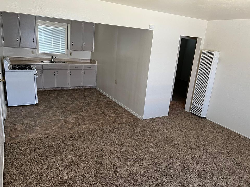 1st image of 834 S Sequoia Ave