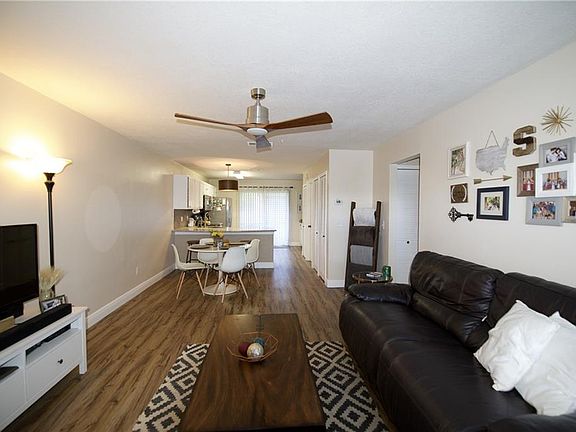 2nd image of 108 Reserve 112 Cir