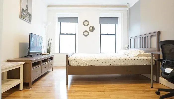 Rented by Compass | media 7