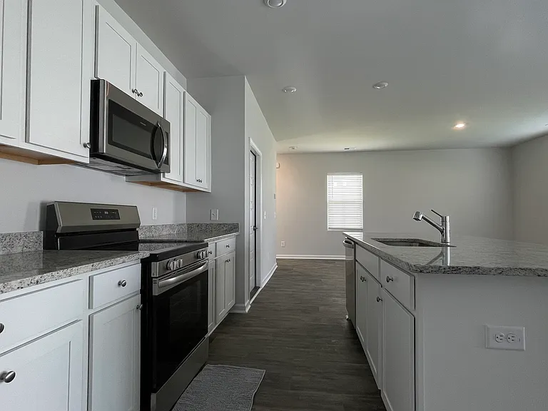 106 Hydrangea Way — Photo 5