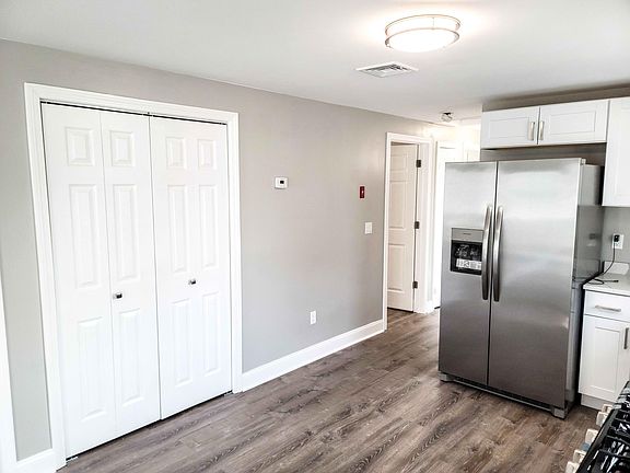 3rd image of 20 Cromwell St Floor 2