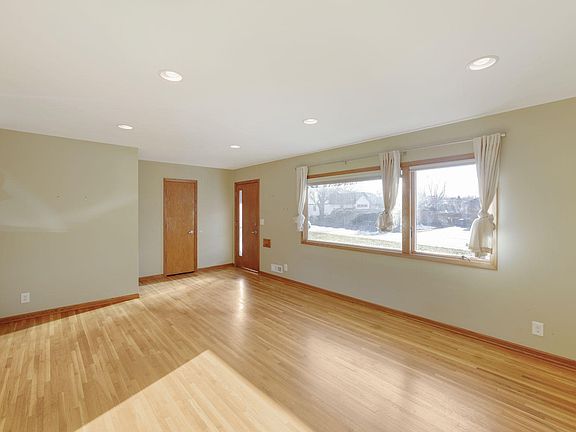 5th image of 3609 Belden Dr NE