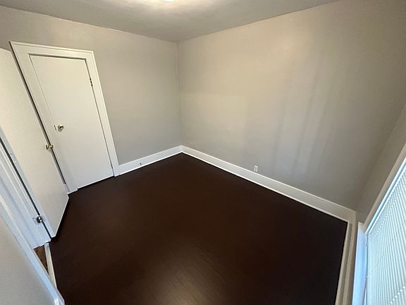 5th image of 2320 Leahy St