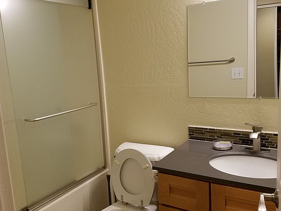 Bathroom 2 (both identical)