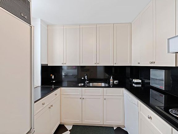 3rd image of 1200 S Flagler Dr APT 401
