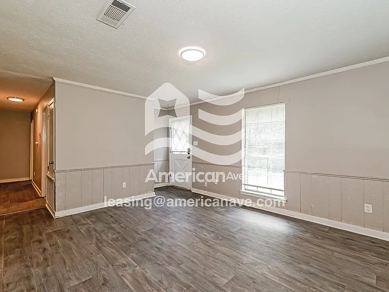 845683_004_living_room_4.jpg