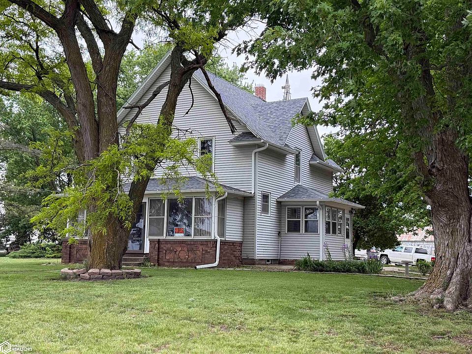 1st image of 848 202nd St