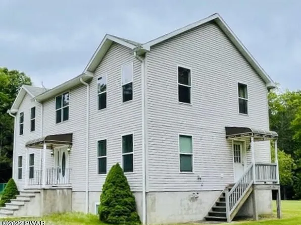 40 Crane Rd, Lakeville, PA 18438