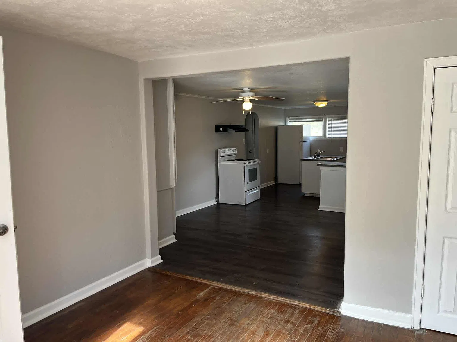 3 bed, 998 sqft, $900 — Photo 2