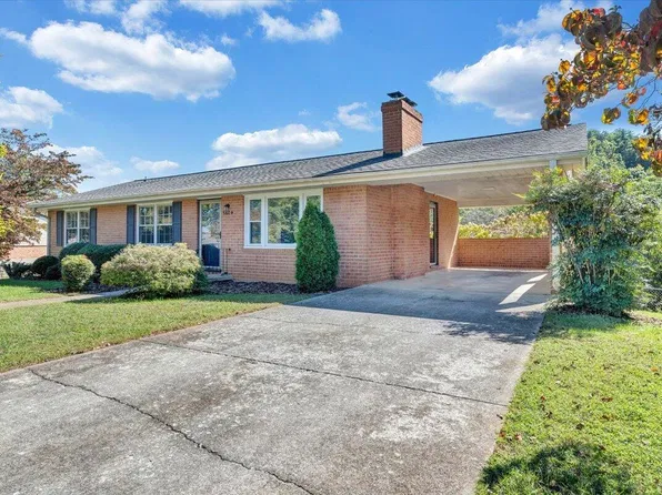 5604 Green Meadow Rd, Roanoke, VA 24018