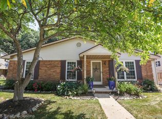 68300 Rosewood Ln, Richmond, MI 48062