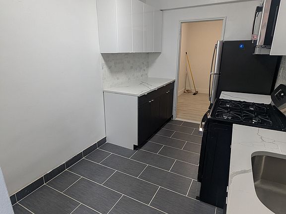 4th image of 3434 77th St APT 2L