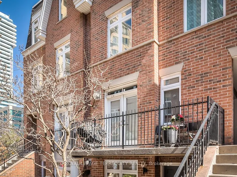 106 Redpath Ave #18 — Photo 3